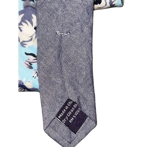 New Stafford Blue Gray & White Floral 100% Cotton Men’s Tie - Picture 4 of 4